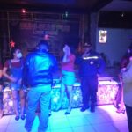 Polres Samosir melakukan Ops Yustisi dan pengetatan Prokes ditempat kerumunan guna mencegah penyebaran Covid 19 yang mulai meningkat kembali.