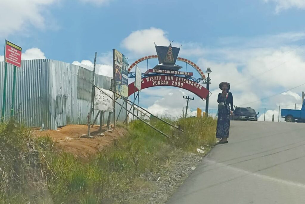 Pagar Seng Milik PT BUK Siosar Dirusak Sekelompok Warga