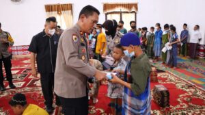 Polres Labuhan Batu Gelar Sunatan Massal Bakti Kesehatan Vaksinasi Dan Cek Kesehatan Dalam Rangka HUT Bayangkara ke-76