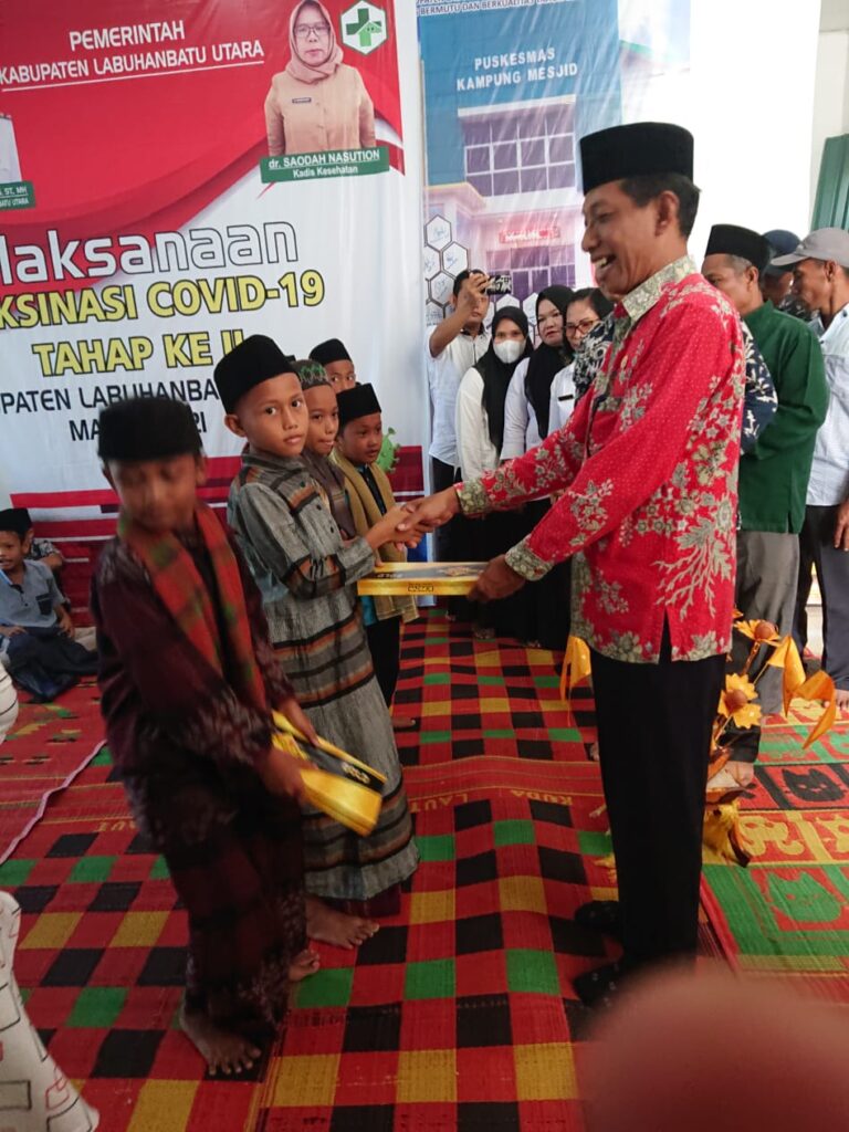 MENYAMBUT HUT LABURA KE 14 TAHUN UPTD PUSKESMAS KP MESJID GELAR SUNAT MASSAL