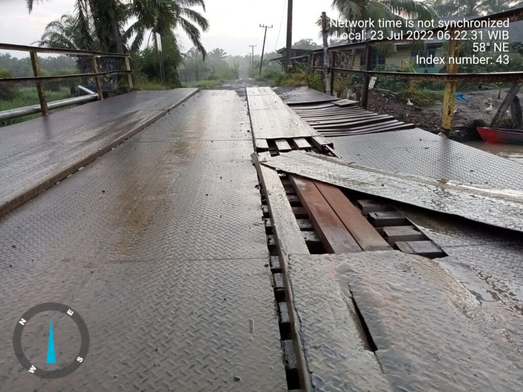 JEMBATAN PENGHUBUNG KECAMATAN KL.SELATAN MENUJU KEC. KL LEIDONG KABUPATEN LABURA BUTUH PERHATIAN