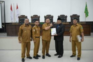 Bupati Labuhan Batu Utara  Sampaikan Rancangan KUA dan Rancangan PPAS APBD T.A 2023 Di Rapat Paripurna