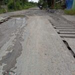 Jalan penghubung antara dua kecamatan yaitu kecamatan kualuh hulu dan kecamatan kualuh selatan di kabupaten Labuhan batu Utara rusak