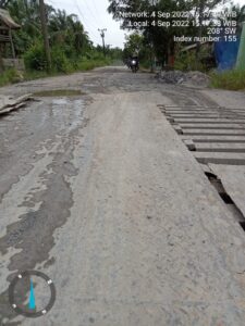 Jembatan Penghubung Antara Dua Kecamatan Di Kabupaten Labura rusak