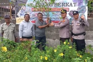 Aiptu Terlaksana Sembiring Berbagi Bunga Bougenville