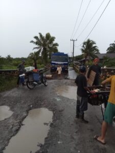 JEMBATAN PENGHUBUNG ANTAR KECAMATAN BUTUH PERHATIAN PEMKAB LABURA