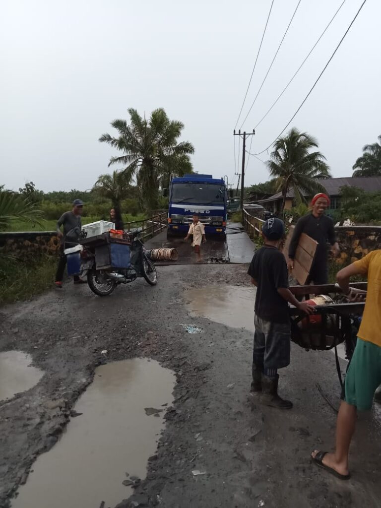 JEMBATAN PENGHUBUNG ANTAR KECAMATAN BUTUH PERHATIAN PEMKAB LABURA