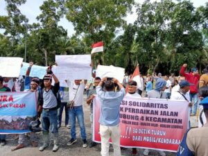 GP3 Mengadakan Unjuk Rasa Didepan Kantor Bupati Dan Kantor DPRD Labura