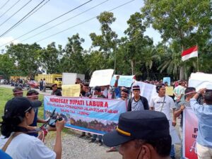Gerakan Masyarakat Peduli Pembangunan Gelar Unjuk Rasa Terkait Jalan Rusak Kualuh Lidong Dan kualuh Hilir
