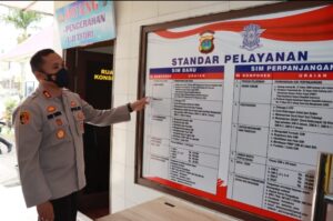 Kapolres Tanah Karo Lakukan Sidak Fungsi Pelayanan SIM Polres Tanah Karo.