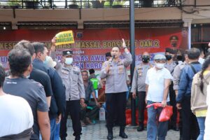 Polres Karo Gelar Vaksinasi Boster Massal Dan Bagi – Bagi Paket Sembako Kepada Warga