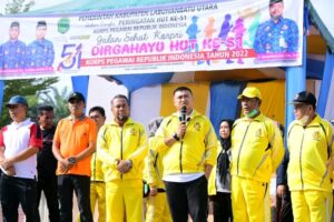 Bupati Labuhan Batu Utara Hendriyanto Sitorus  Lepas Peserta Jalan Santai Dalam Rangka HUT KORPRI Ke 51