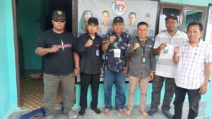 Kaper Sumut Serahkan Surat Tugas Kepada 2 Orang Wartawan Dan 1 Orang Kabiro