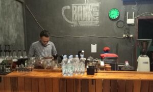 Tongkrongan Warkop Bank Kopi Menyediakan Menu Istimewa