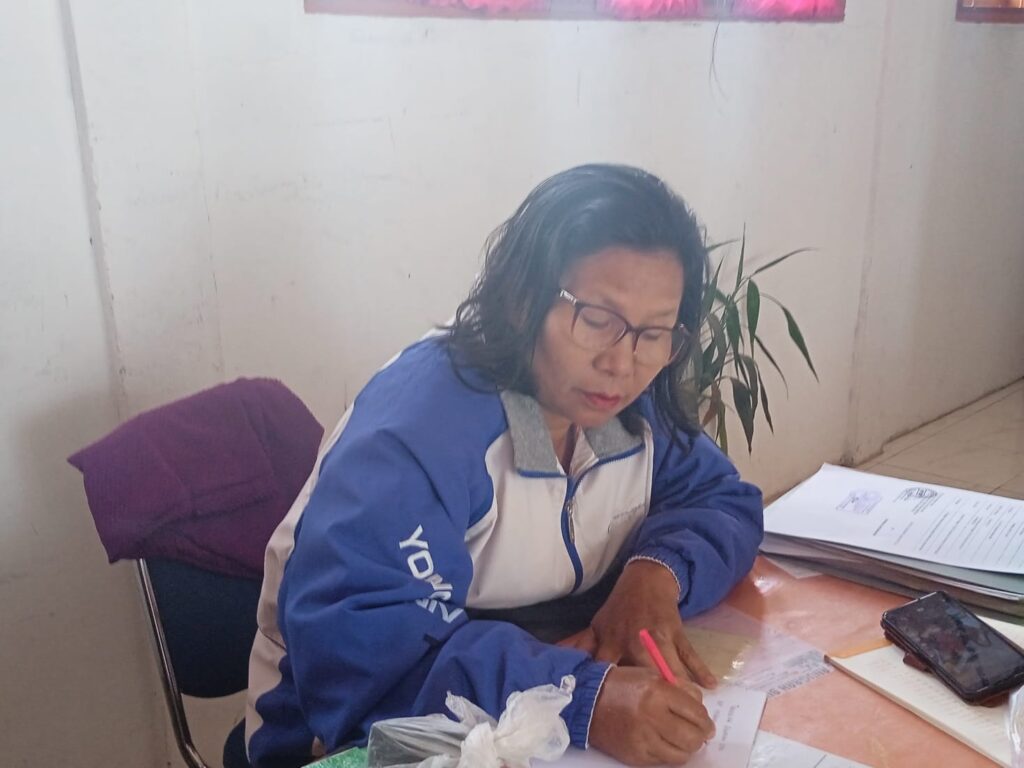 Kepsek SDN 173429 Saitnihuta Gelar Pembelajaran Gasing