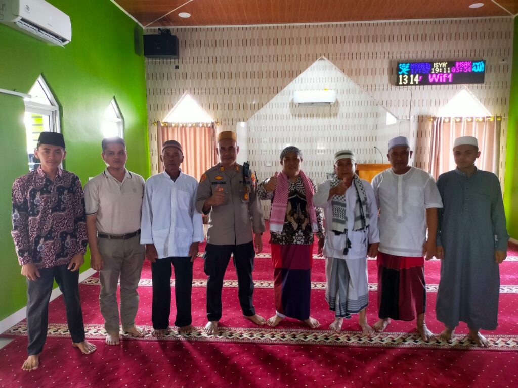 Jalin Hubungan Silaturahmi Bersama Warga Masyarakat, Polsek Air Batu Gelar Jumat Curhat