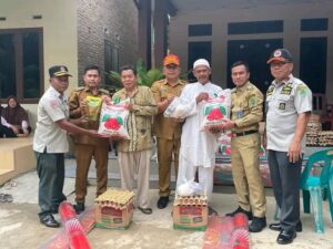 Wakil Bupati Labura Serahkan Bantuan Korban Banjir Di Lobu Rampah