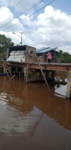 Jembatan Titi Payung Penghubung Kecamatan Kualuh Selatan Kualuh Hulu Rusak