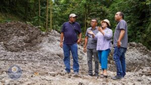 Cory Sebayang Bersama Kadis PUTR Karo Tinjau Jalan Provinsi
