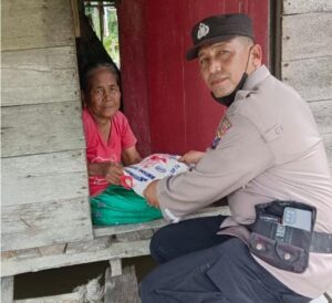 Polsek Medang Deras Berikan Bantuan Sosial Kepada Masyarakat Kurang Mampu