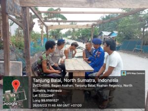 Personil Satpolairud Polres Asahan Gelar Jumat Curhat di Gudang belah ikan