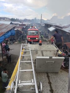 Kebakaran Rumah Dan Kios Di Pajak Singa Kabanjahe Kerugian Diperkirakan Ratusan Juta Rupiah