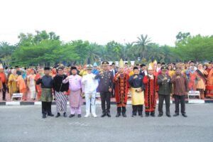 Kenakan Baju Adat Nias, Bupati Labura Irup Hari Lahir Pancasila Tahun 2023