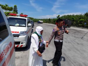 Satlantas Polres Asahan Berikan Pengawalan Kepada Jamaah Haji Asahan