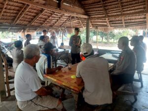 Warga Desa Subur Curhat Dengan Kapolsek Air joman Minta Bimbingan Aktif