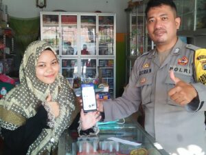 Bhabinkamtibmas Polsek Air Joman Sosialisasikan Aplikasi Super APPS Presisi