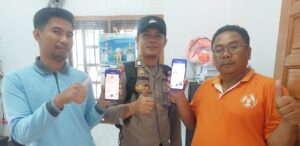 Bhabinkamtibmas Sambang dan Sosialisasikan Aplikasi Super APP Presisi ke Masyarakat Binaannya