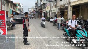 Turun Ke Lokasi Rawan Macet Personil Sat Samapta Polres Asahan Atur Lalulintas Pagi Hari