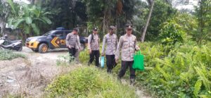 Bakti Sosial Personel Polsek Air Joman Bagikan Sembako Kepada Warga Kurang Mampu
