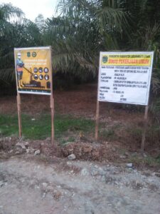 Pengerasan Jalan Menuju SMKN Dusun Putat sedang dikerjakan