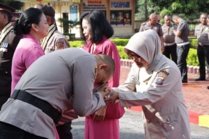 Kapolres Asahan Bersama Ketua Bhayangkari Lepas Personil yang Purna Bhakti dan Syukuran Naik Pangkat