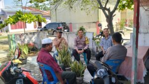Kapolsubsektor Rawang panca arga Dan Bhabinkamtibmas Sambang Desa