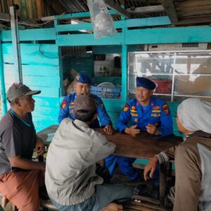 Jaga Keamanan Satpolairud Dialog Dengan Anggota Kapal