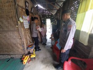 Bertempat Tinggal Diatas Tanak Milik PJKA Polsek Air Joman Berikan Bantuan Sembako Kepada Suminem