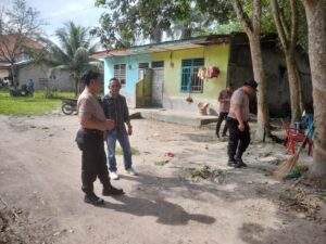 Polsek Kota Kisaran Peduli Lingkungan Membersihkan Sampah