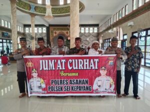 Personel Polsek Sei Kepayang Melaksanakan Jumat Curhat di Mesjid raya Sei kepayang