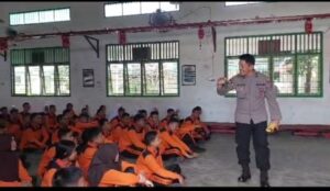 Personil Polsek Bandar Pasir Mandoge Pengenalan Kepada Siswa/Siswi Tentang MPLS
