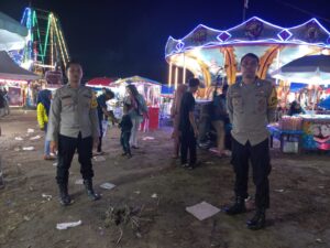 Personel Polsek Kota Kisaran  Berikan Pengamanan Dipasar Malam
