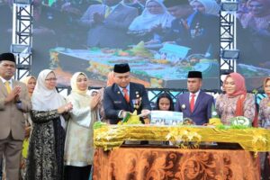 Resepsi Hari Jadi Kabupaten Labura Ke 15, Bupati Beri Nasi Tumpeng dan Bingkisan ke Tokoh Pemekaran