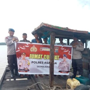 Personil Satpolairud Polres Asahan Gelar Jumat Curhat Kamtibmas Bersama Nelayan Bagan Asahan