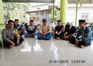 Personel Polsek Air Batu Jumat Curhat di Mesjid Alhusain-Zahara