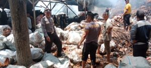 Penimbunan Coco Fiber Dilalap Sijago Merah