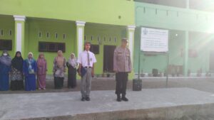 Kanit Binmas Polsek Air Joman Menghadiri Upacara Bendera di Pesantren Darul Jalal