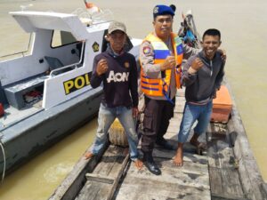 Cegah Masuknya Barang Ilegal Satpolairud Polres Asahan Patroli Laut