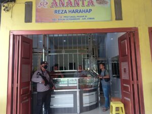 Ciptakan Suasana Kondusif Personel Polsek Air Joman Sambangi Toko Emas