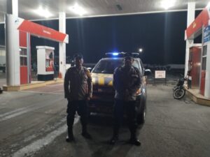 Patroli Bluelight Polsek Air Batu Imbau Masyarakat Waspada Aktivitas Malam Hari